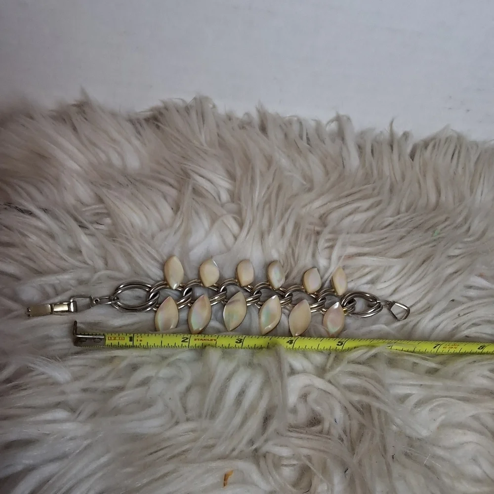 Vintage  Goldtone Mother of pearl  Leaf Chsin Bracele5
